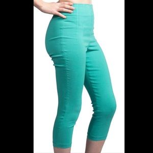Retro Gal High Waisted Pinup Capris in Mint